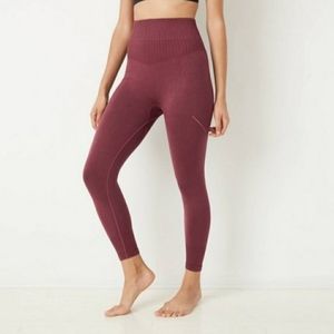 NWT High Waisted Seamless 7/8 Leggings Maroon